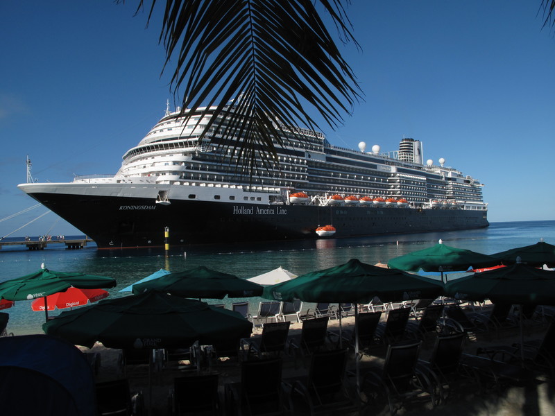 Koningsdam-GrandTurk.jpg